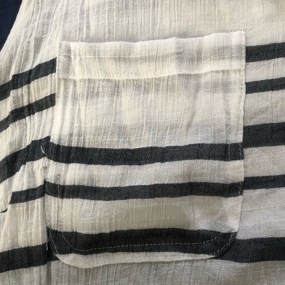 Penningtons White and blue Notched Collar Sleeveless blouse 1x - button up - Picture 2 of 7